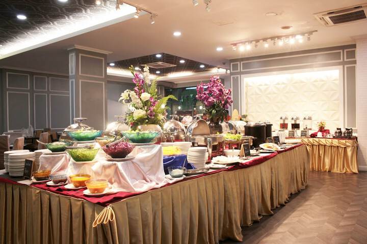 Dining 63 of 90