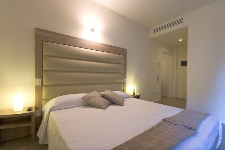 Room 3 of 27