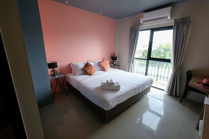 Room 28 of 73