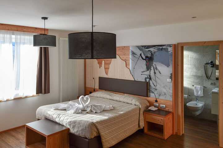 Room 3 of 48