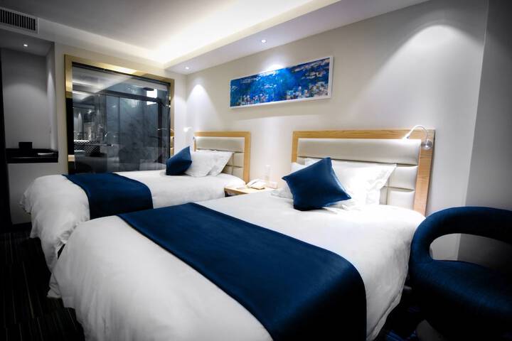 Room 9 of 34