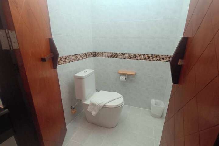 Room 151 of 214