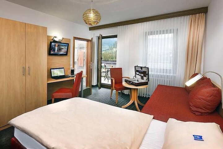 Room 3 of 10