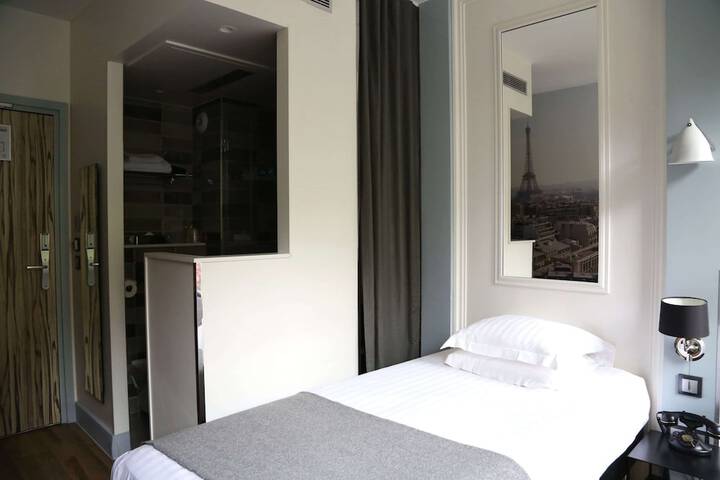 Room 19 of 105