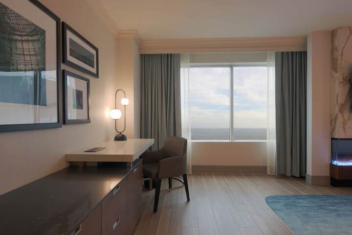 Coastal Tower Luxury King Bed Accessible (3 of 37)