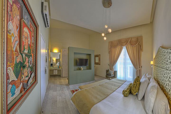 Room 7 of 33