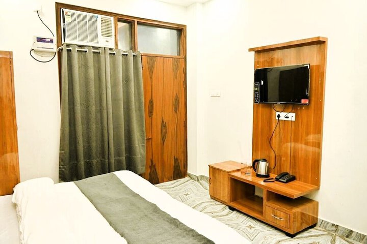 Room 12 of 37