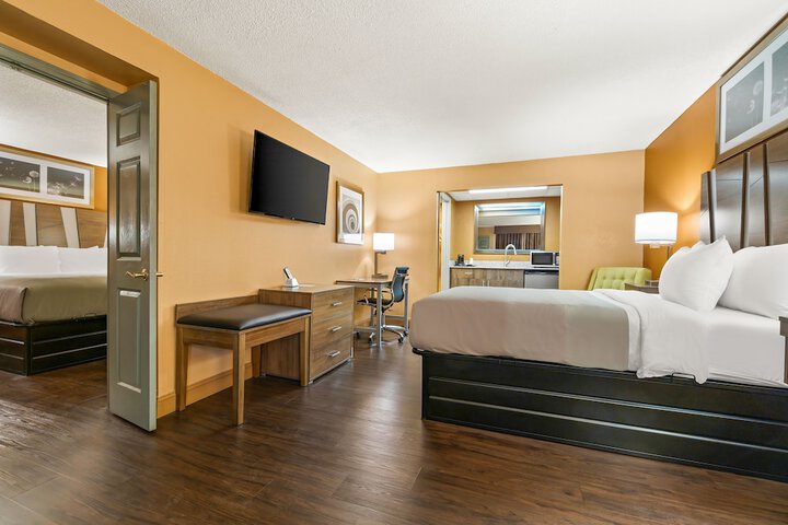 1 King Bed (11 of 30)