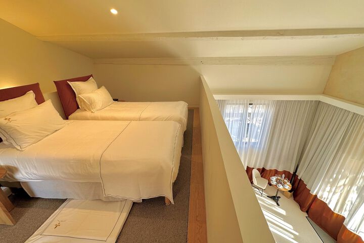 Room 3 of 44