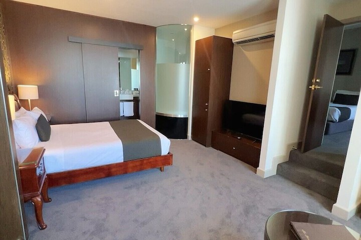 Room 7 of 27