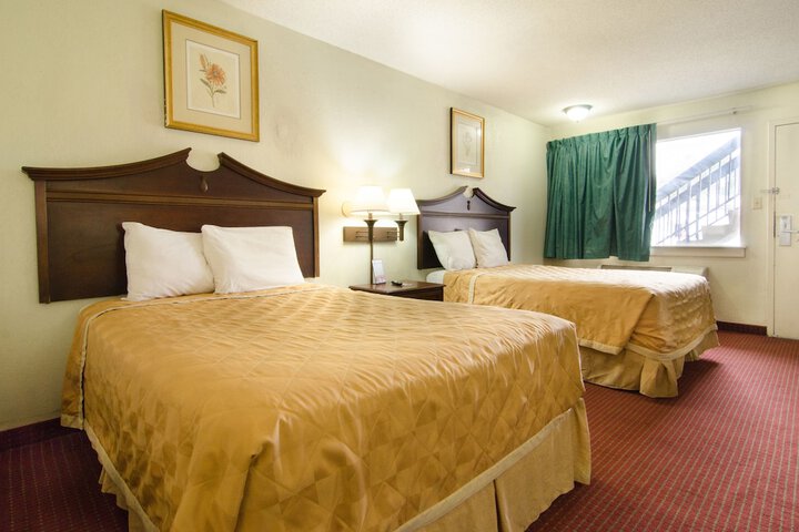 2 Double Beds (1 of 5)