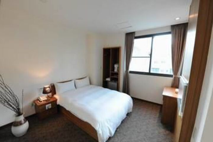 Room 14 of 42