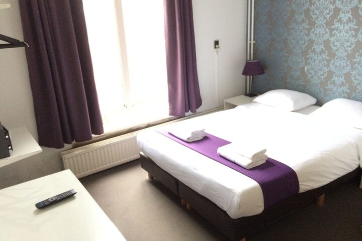 Room 52 of 54