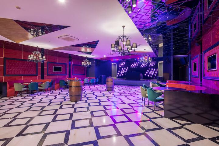 Lounge 110 of 160