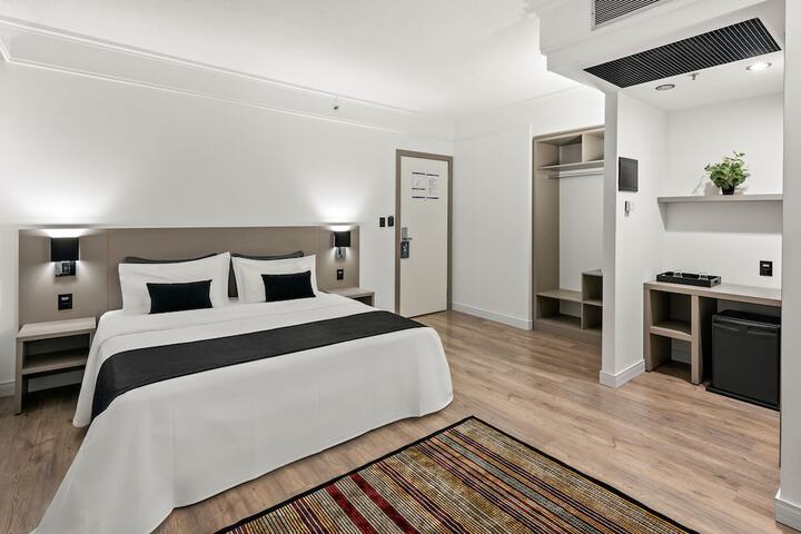 Room 35 of 83