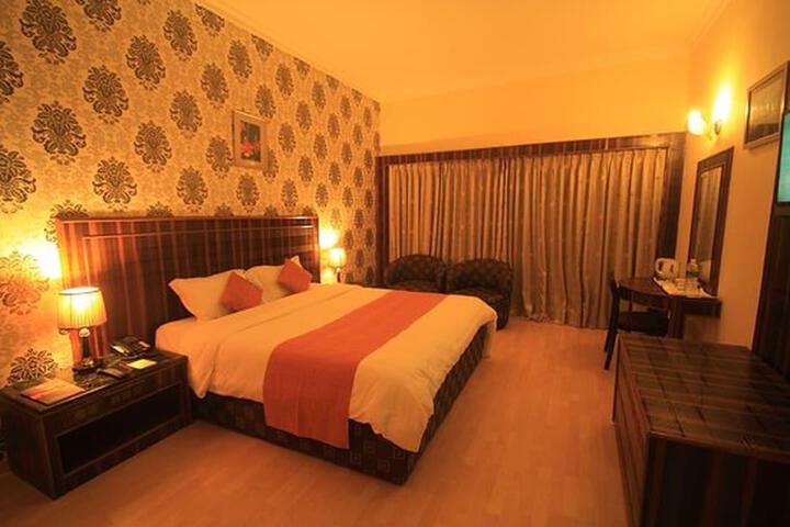 Room 14 of 30