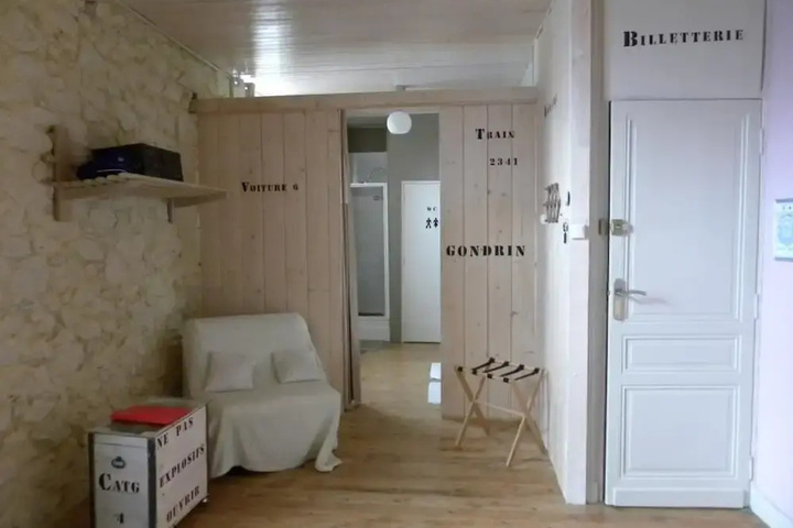 Room 6 of 22