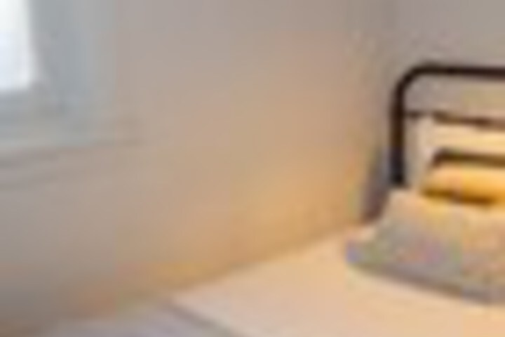 Room 53 of 192