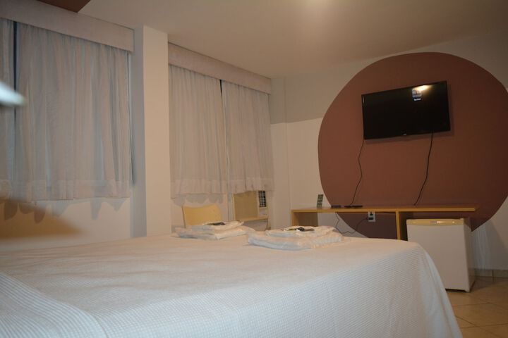 Room 13 of 33