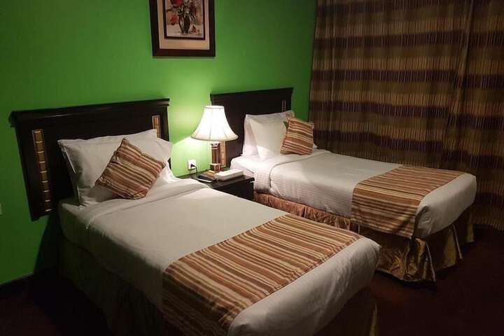 Room 4 of 33