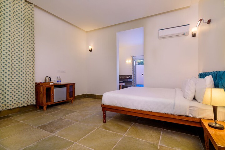 Room 15 of 156