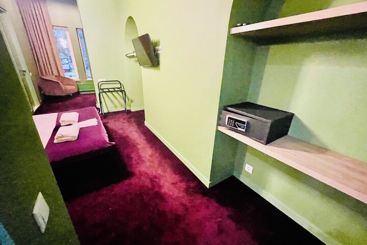 Room 52 of 116