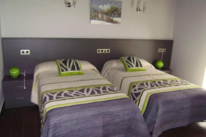 Room 6 of 37