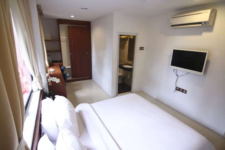 Room 10 of 60