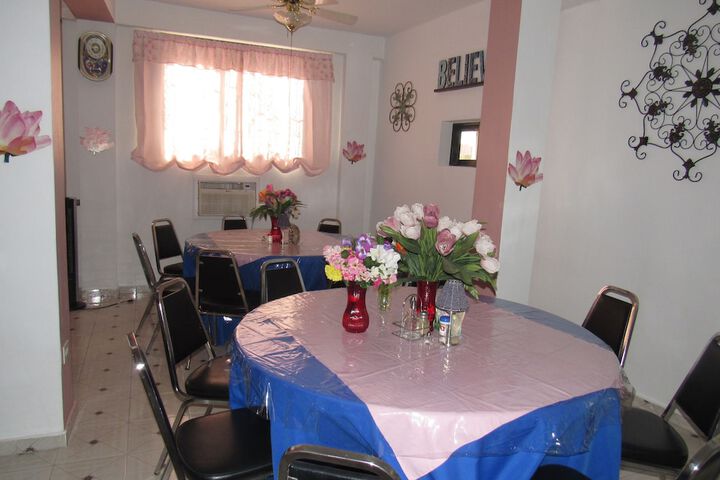 Dining 16 of 31