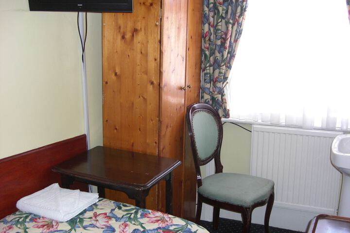 Room 14 of 60