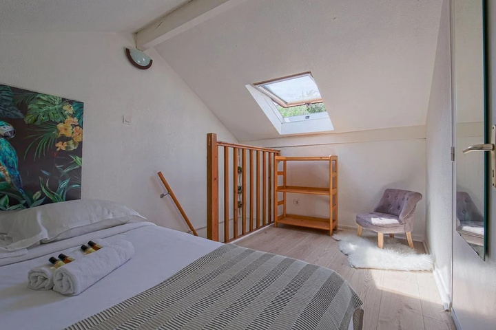 Room 3 of 10