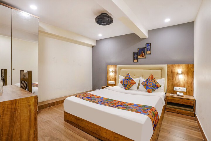 Room 9 of 27