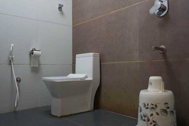 Room 90 of 128
