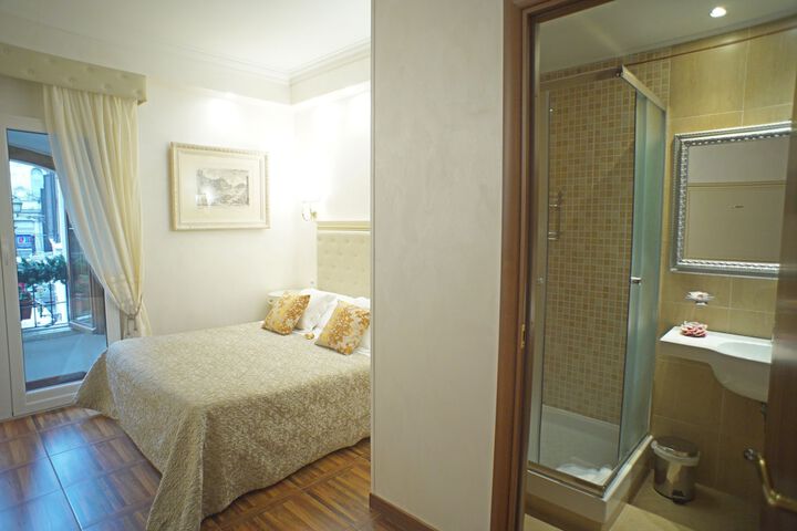 Room 13 of 25