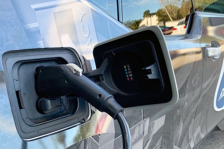Electric vehicle charging station