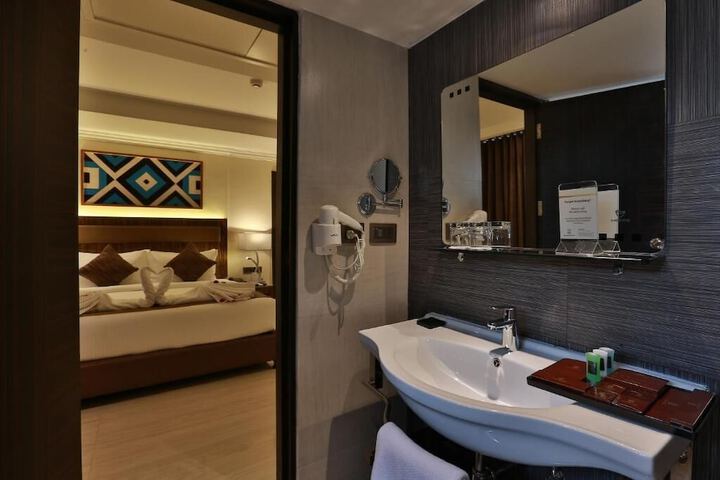 Room 15 of 23