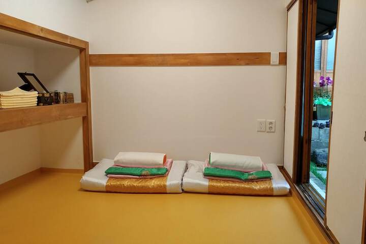 Room 16 of 35