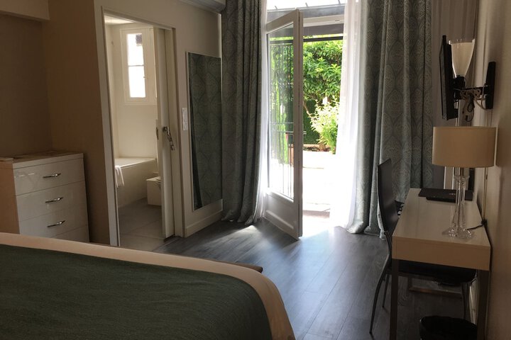 Room 21 of 38