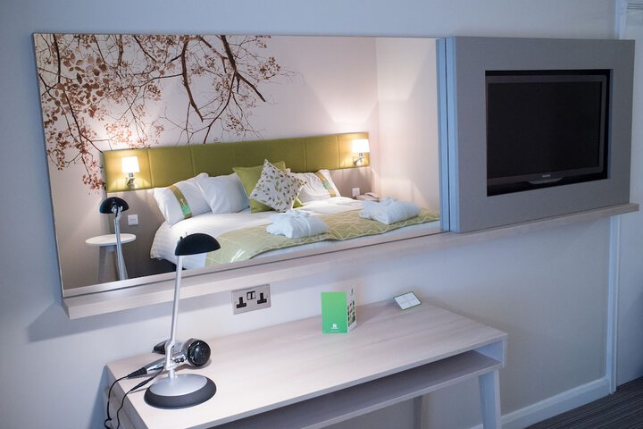 Room 16 of 93