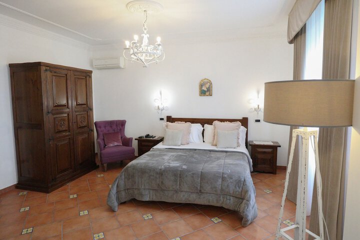 Room 5 of 31