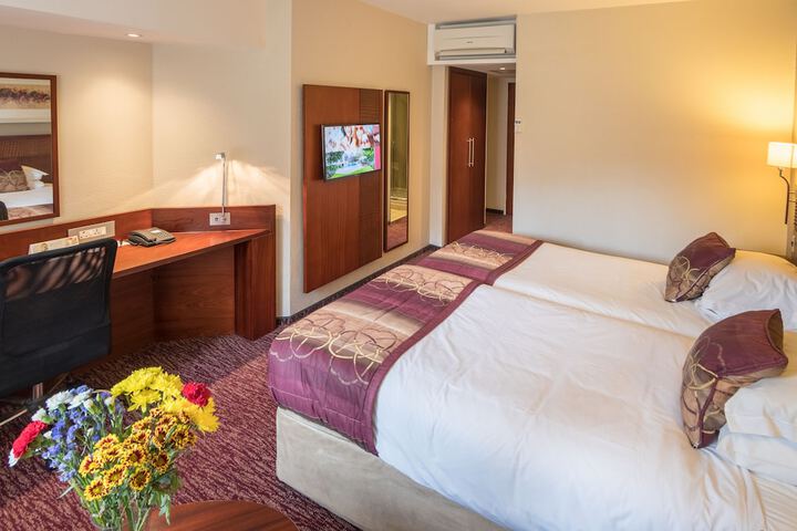 Room 9 of 35