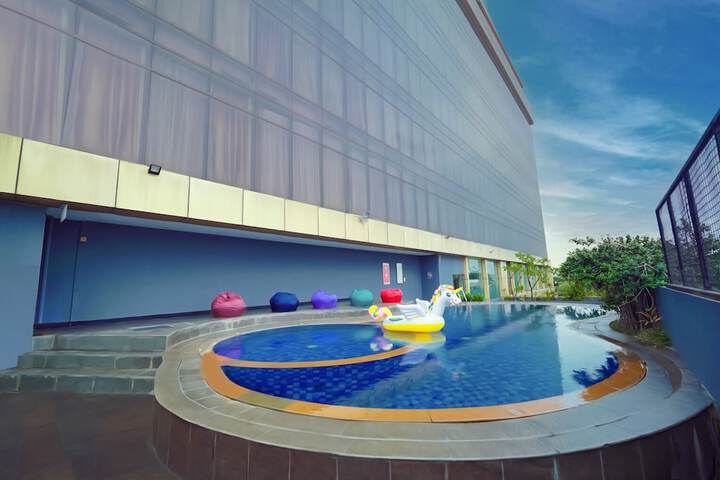 Pools & Facilities