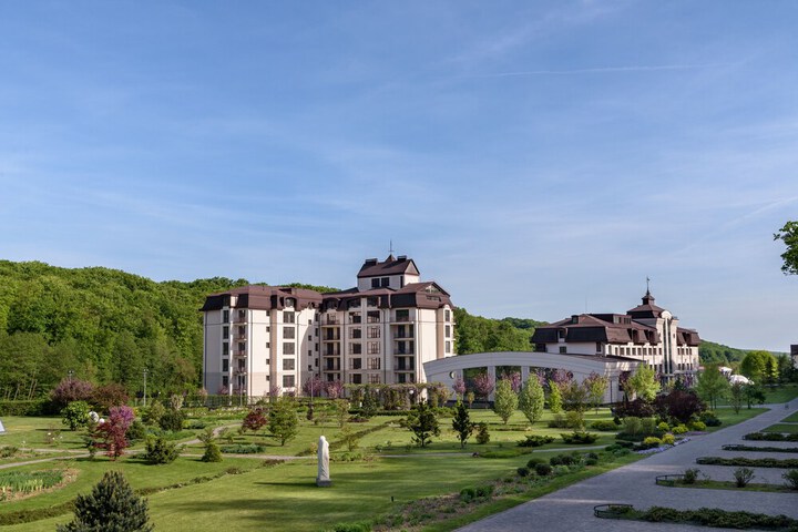 Exterior of Hotel Irys by Derenivska Kupil