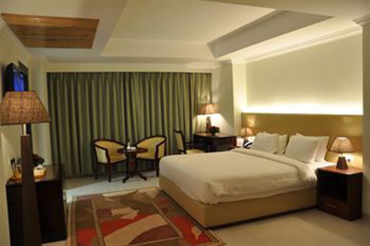 Room 12 of 28