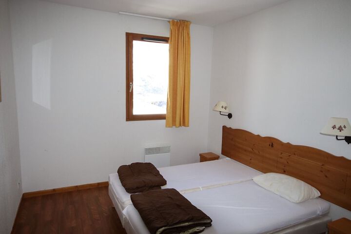 Room 5 of 52