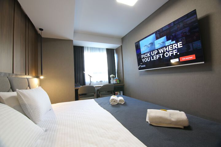 Room 25 of 100