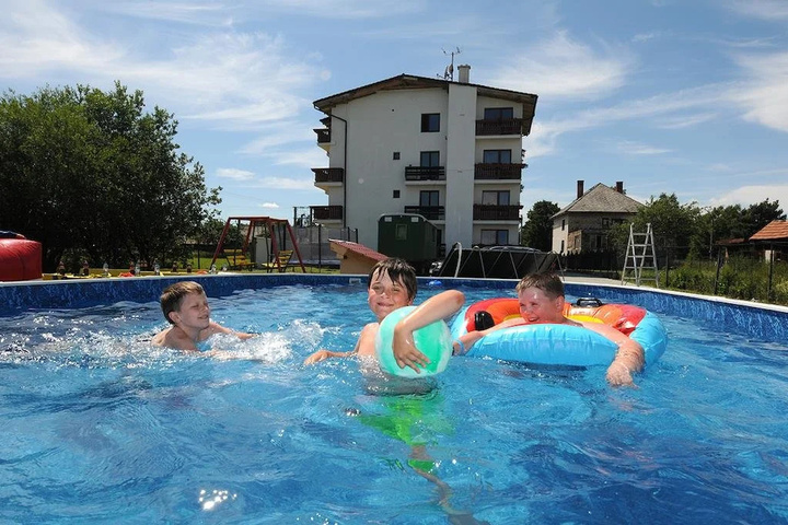 Pool 9 of 12