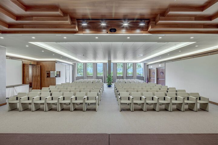 Business Center 79 of 83