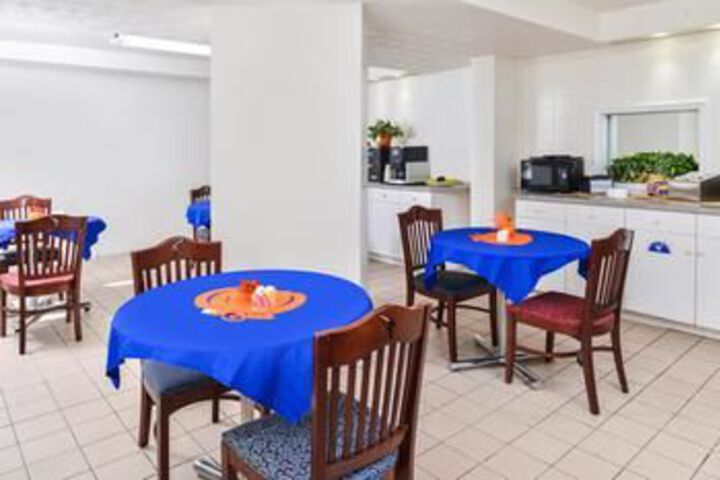 Dining 58 of 60