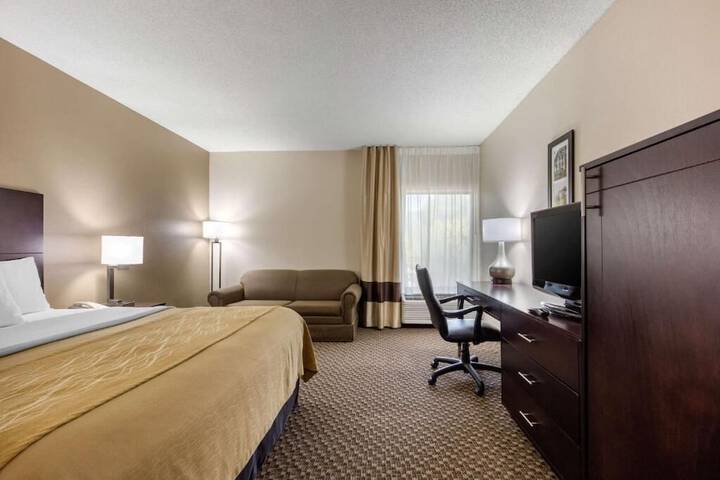 Room 5 of 18